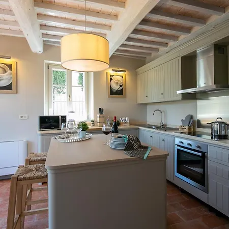 Severina Villa *